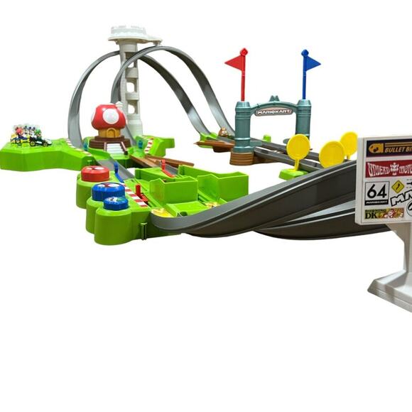 Hot Wheels Mario Kart Circuit Track Set Booster Mario & Luigi Karts - Picture 14 of 15